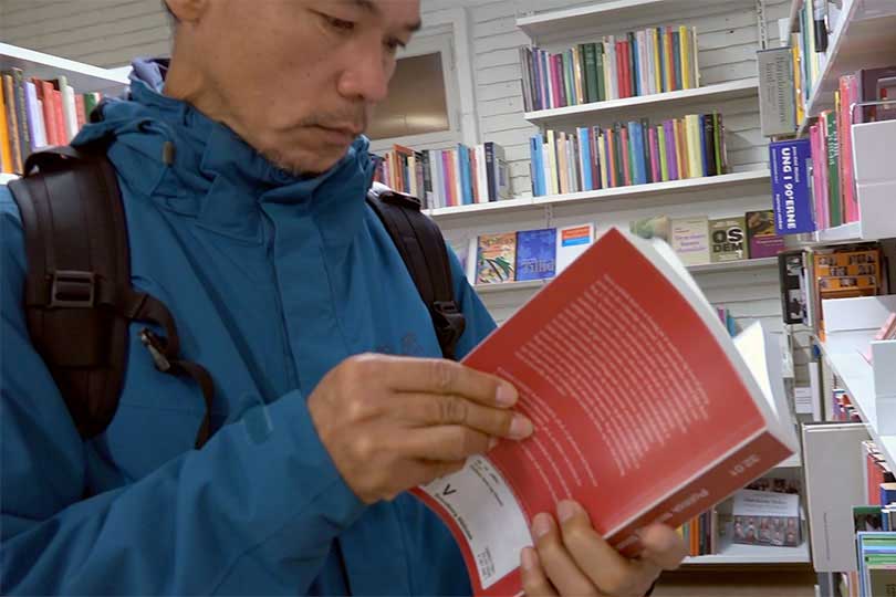På biblioteket er det gratis at låne bøger